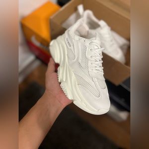 Steve Madden White Possession Chunky Platform